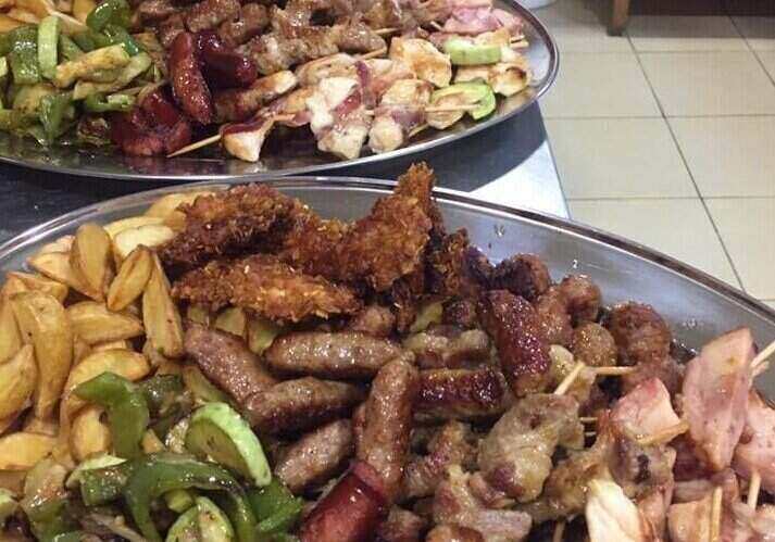 Roštilj na dva ovala sa pomfritom i povrćem