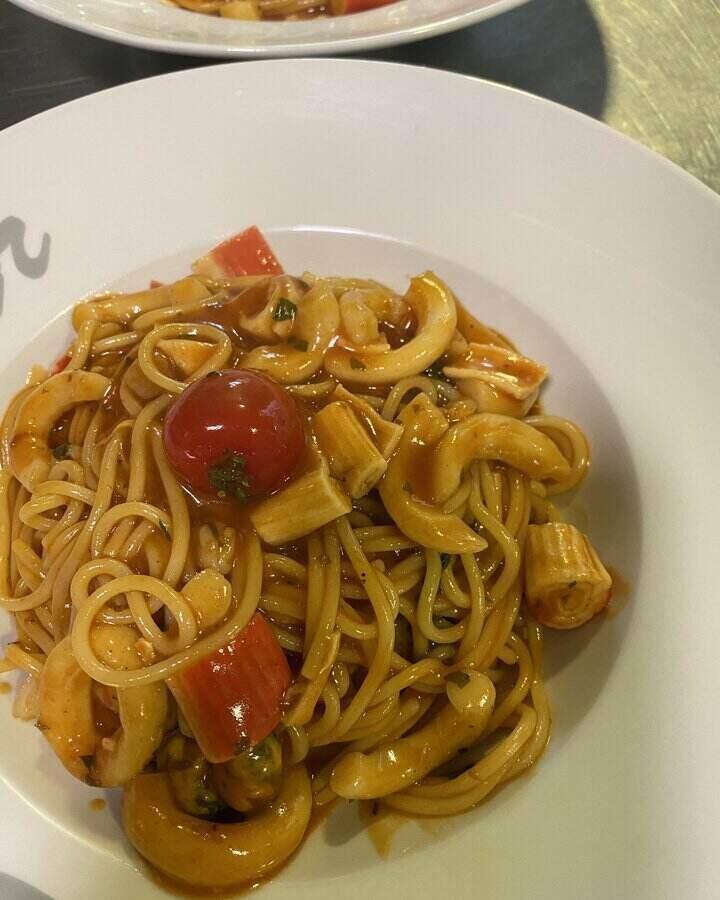 Tanjir sa testeninom,paradajzom i gljivama