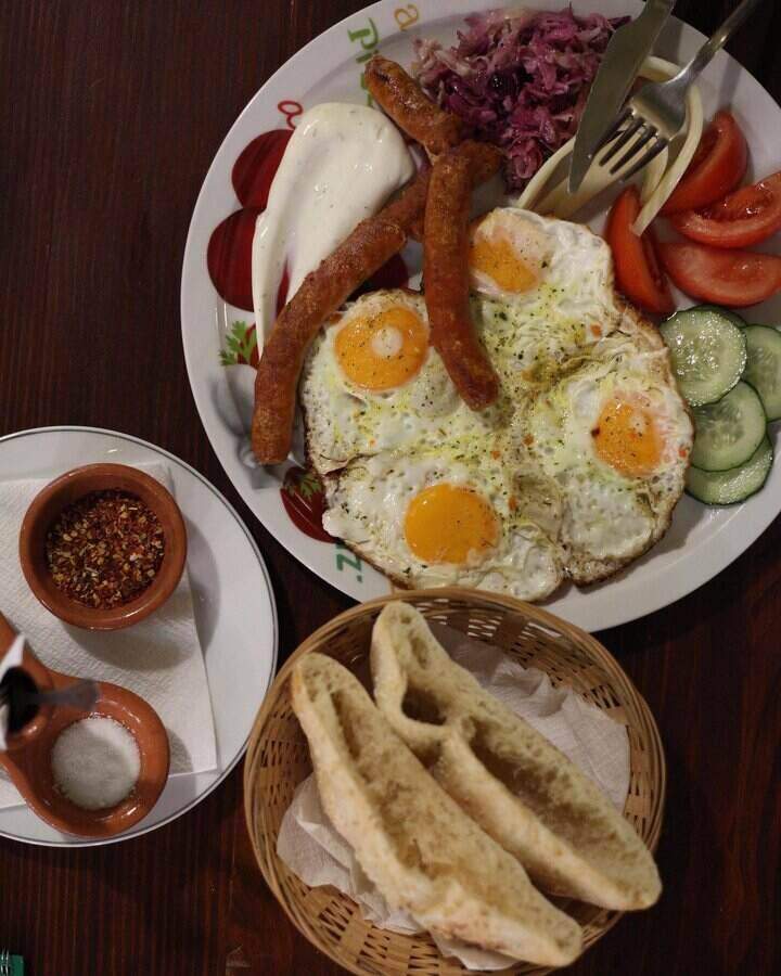 Picerija Njam Njam doručak na stolu